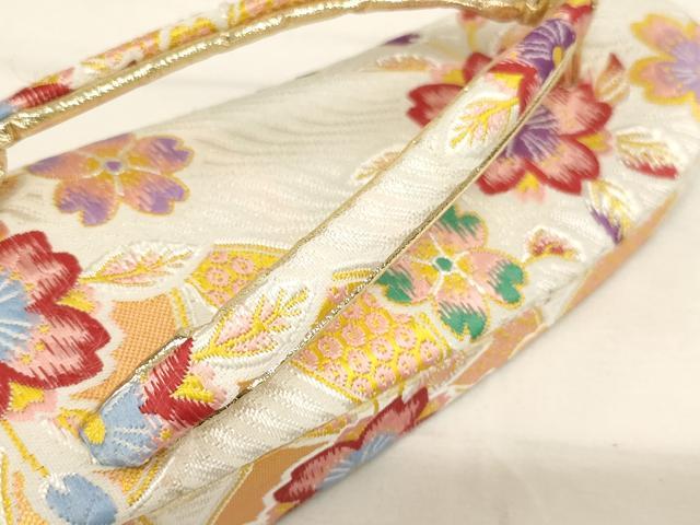 平和屋着物[]七五三　女の子　和装小物　和装草履　刺繍　桜　箱付き　逸品　AABF2235ja