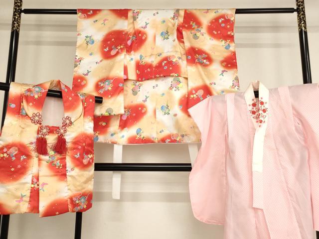 平和屋着物[]七五三　女の子　３歳　祝着　三つ身　長襦袢(単衣・半衿刺繍)・被布セット　花籠舞蝶文　暈し染め　AABF2317ja