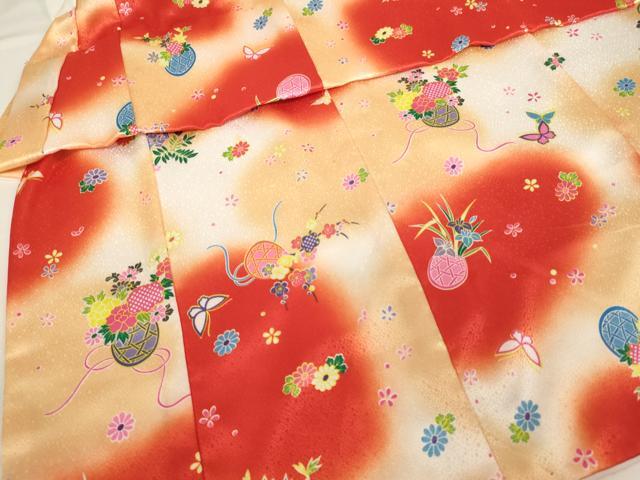 平和屋着物[]七五三　女の子　３歳　祝着　三つ身　長襦袢(単衣・半衿刺繍)・被布セット　花籠舞蝶文　暈し染め　AABF2317ja