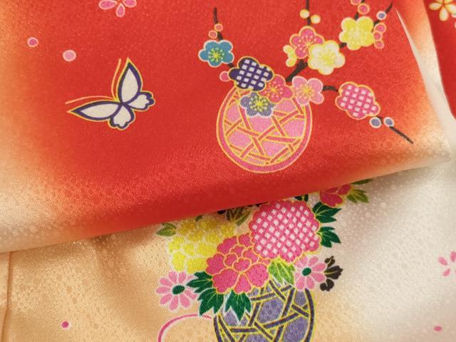 平和屋着物[]七五三　女の子　３歳　祝着　三つ身　長襦袢(単衣・半衿刺繍)・被布セット　花籠舞蝶文　暈し染め　AABF2317ja