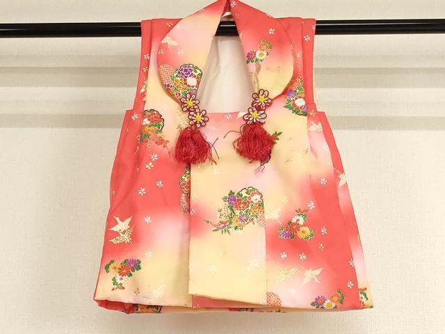 平和屋着物[]七五三　女の子　３歳　祝着　三つ身　長襦袢(単衣・半衿刺繍)・被布セット　飛鶴雪輪花文　暈し染め　金彩　AABF2320ja