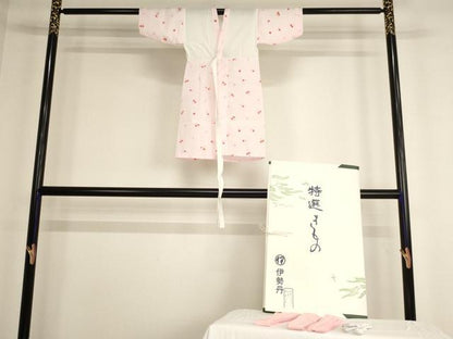 平和屋着物[]子供　女の子　３歳　肌着・足袋・腰紐セット　舞桜文　たとう紙付き　さんび謹製　伊勢丹扱い　AABF2350ja