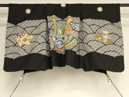 平和屋着物[]七五三　男の子　5歳　羽織　駒刺繍　兜　金彩　洗える着物　AABF2376ja