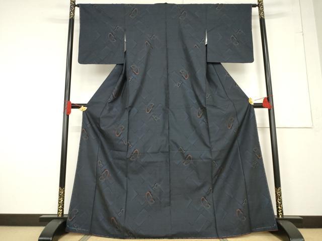平和屋着物●本場大島紬 カタス7マルキ 舞蝶文 正絹 逸品 AABF2876ck