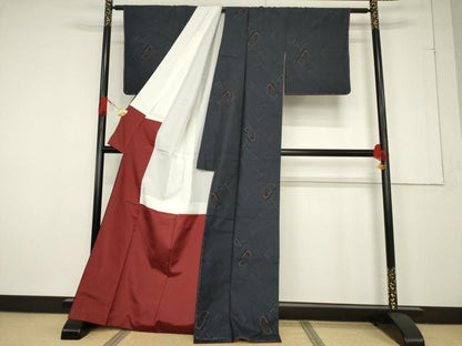 平和屋着物●本場大島紬 カタス7マルキ 舞蝶文 正絹 逸品 AABF2876ck