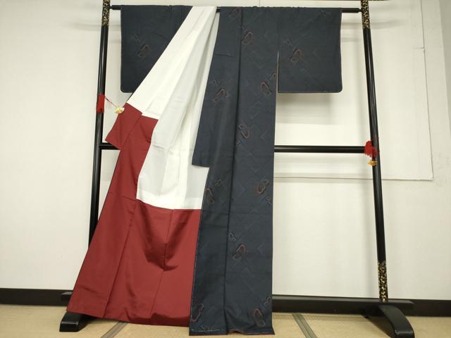 平和屋着物●本場大島紬 カタス7マルキ 舞蝶文 正絹 逸品 AABF2876ck