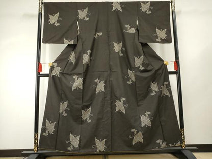 平和屋着物●本場大島紬　泥染め　地空き　割込み絣　舞蝶文　正絹　逸品　AABF3001cs