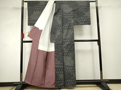 平和屋着物●本場大島紬 一元7マルキ 雲重ね吉祥文 黒地 正絹 逸品 未使用 AABF3017cs