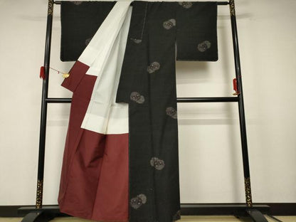 平和屋着物●結城紬　100亀甲　飛び亀甲柄　雪輪花文　井上商事株式会社　証紙付き　正絹　逸品　未使用　AABF3337nf