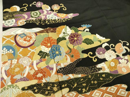 平和屋着物●創業460年・千總 黒留袖 駒刺繍 道長吉祥花文 金彩 正絹 逸品 AABF3591ck