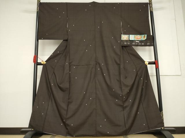 平和屋着物●本場大島紬 経緯絣 泥染め 地空き 丸文 飛び柄 関絹織物謹製 証紙付き 正絹 逸品 AABF3602ck
