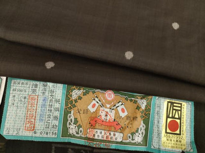 平和屋着物●本場大島紬 経緯絣 泥染め 地空き 丸文 飛び柄 関絹織物謹製 証紙付き 正絹 逸品 AABF3602ck