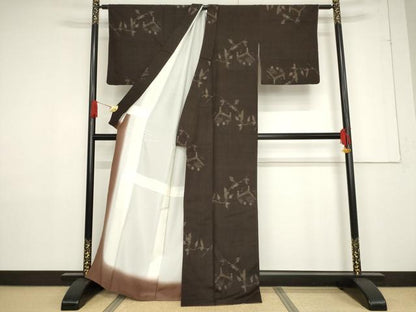 平和屋着物●本場琉球紬 手織り 草木染 枝花 碁盤 大城織物工場謹製 証紙付き 正絹 逸品 AABF3603ck