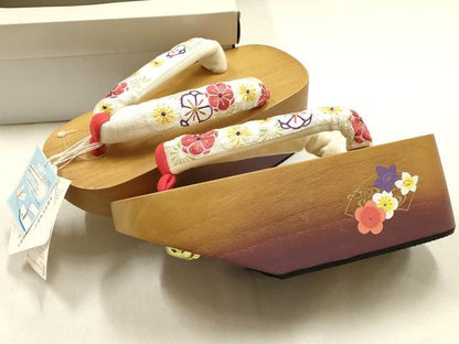 平和屋着物●和装小物 ぽっくり下駄 こっぽり・おこぼ下駄 桐下駄 刺繍 花柄 梅桔梗 金銀糸 箱付き 逸品 未使用 AABF4050ay