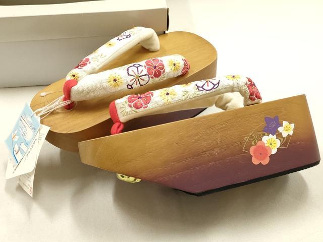 平和屋着物●和装小物 ぽっくり下駄 こっぽり・おこぼ下駄 桐下駄 刺繍 花柄 梅桔梗 金銀糸 箱付き 逸品 未使用 AABF4050ay