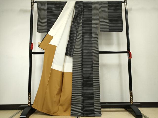 平和屋着物●上質な紬 横段間道 黒地 正絹 逸品 AABF4201cs