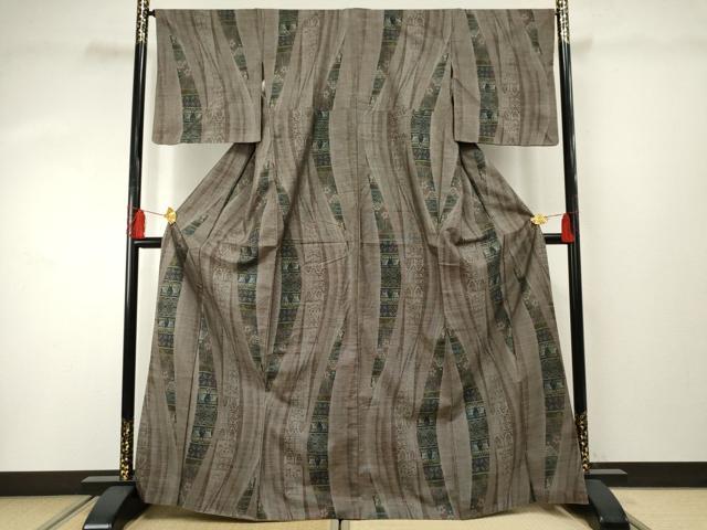 平和屋着物●本場大島紬 泥染め カタス9マルキ 花唐草文 正絹 逸品 AABF4272cs