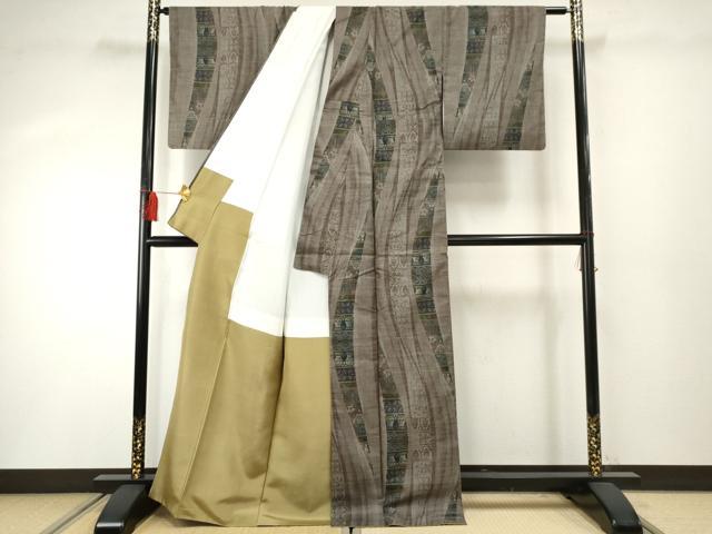 平和屋着物●本場大島紬 泥染め カタス9マルキ 花唐草文 正絹 逸品 AABF4272cs