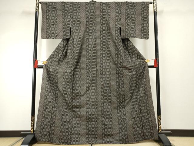 平和屋着物●本場大島紬 カタス7マルキ 花間道 黒地 正絹 逸品 AABF4277cs