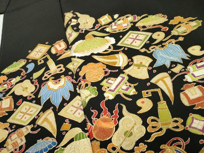 平和屋着物●訪問着 友禅 駒刺繍 宝尽くし 黒地 金彩 正絹 逸品 AABF4279cs