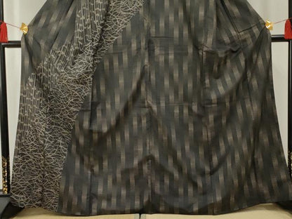 平和屋着物●本場大島紬 染大島 訪問着 マルキ 舞蝶文 黒地 正絹 逸品 AABF4293cs