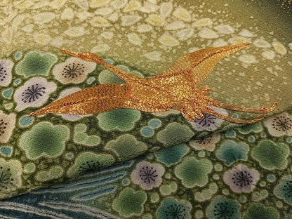 平和屋着物●蔦屋文司 黒留袖 駒刺繍 飛鶴花文 暈し染め 金彩 正絹 逸品 AABF4467ph