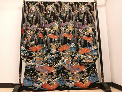 平和屋着物●豪華振袖 流水花文 黒地 鬼しぼ縮緬 正絹 逸品 AABF4488ph