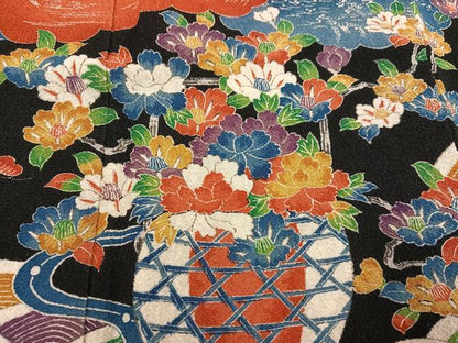 平和屋着物●豪華振袖 流水花文 黒地 鬼しぼ縮緬 正絹 逸品 AABF4488ph