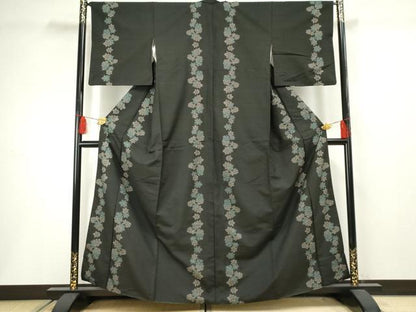 平和屋着物●本場大島紬 地空き 一元7マルキ 花間道 黒地 正絹 逸品 AABF5172cs