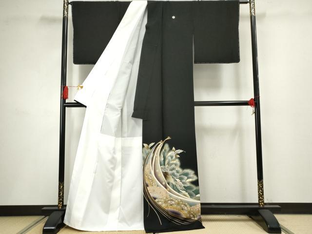 平和屋着物●世界的ファッションデザイナー 山本寛斎 kansaiブランド 黒留袖 駒刺繍 孔雀牡丹更紗図文 暈し染め 金彩 正絹 逸品 AABF5194cs