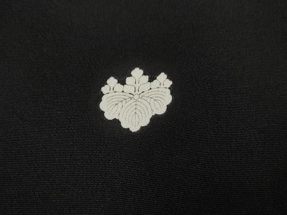 平和屋着物●世界的ファッションデザイナー 山本寛斎 kansaiブランド 黒留袖 駒刺繍 孔雀牡丹更紗図文 暈し染め 金彩 正絹 逸品 AABF5194cs