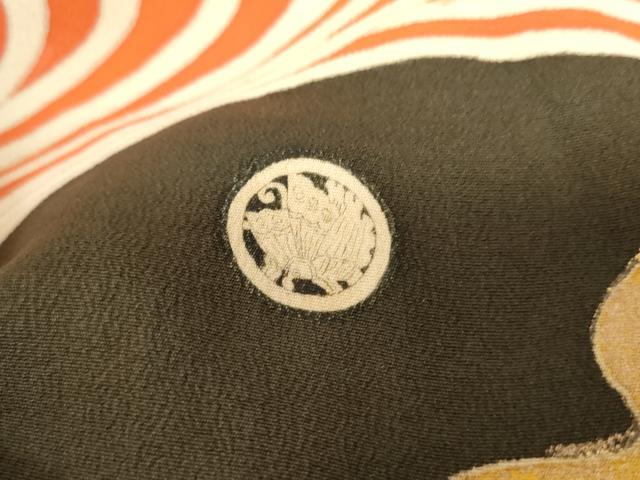 平和屋着物●アンティーク 大正ロマン 振袖 駒刺繍 扇面立波吉祥花文 黒地 金彩 ロング丈 正絹 逸品 AABF5232cs