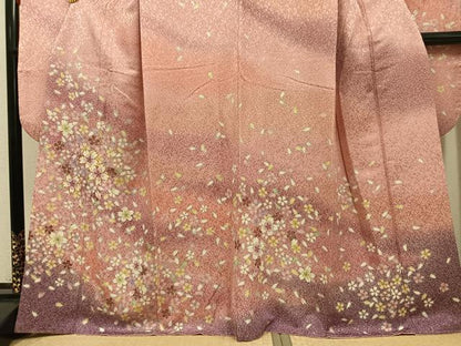 平和屋着物●豪華振袖 駒刺繍 舞花文 暈し染め 金彩 金通し地 正絹 逸品 AABF5390ph