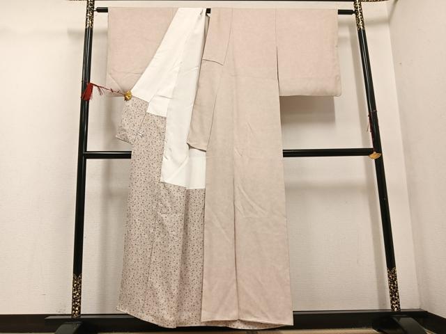 平和屋着物●伝統工芸士 吉田博 小紋 花唐草地紋 練色 正絹 逸品 AABF5397ph