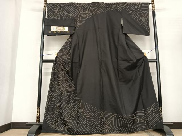 平和屋着物●本場縞大島紬 総刺繍 刺子 立波文 黒地 さが美扱い 株式会社大山謹製 証紙付き 正絹 逸品 AABF5418fy