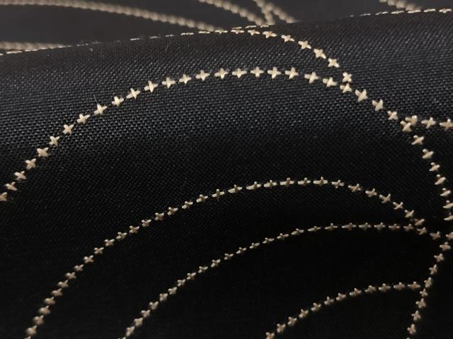 平和屋着物●本場縞大島紬 総刺繍 刺子 立波文 黒地 さが美扱い 株式会社大山謹製 証紙付き 正絹 逸品 AABF5418fy
