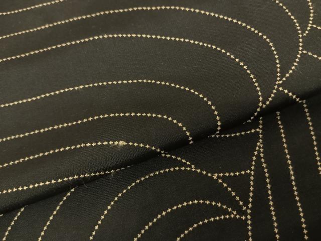 平和屋着物●本場縞大島紬 総刺繍 刺子 立波文 黒地 さが美扱い 株式会社大山謹製 証紙付き 正絹 逸品 AABF5418fy