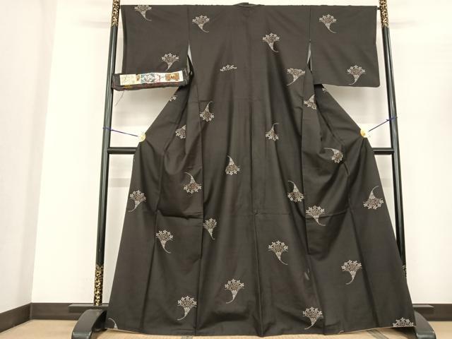 平和屋着物●本場大島紬 カタス9マルキ 泥染め 手織 地空き 草花文 黒地 さが美扱い 伊集院理一作 証紙付き 正絹 逸品 AABF5420fy