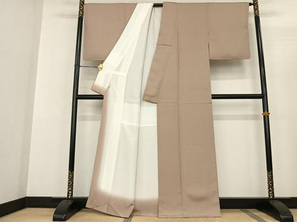 平和屋着物●上質な色無地　吉祥花地紋　亜麻色　正絹　逸品　未使用　AABF5438fy