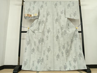 平和屋着物●本場大島紬 白大島 草木染 陶器文 池田伝一紬工場謹製 証紙付き 正絹 逸品 未使用 AABF5449fy