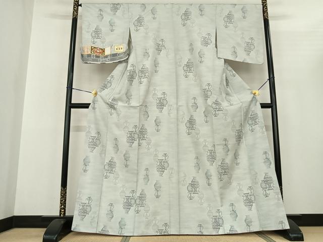 平和屋着物●本場大島紬 白大島 草木染 陶器文 池田伝一紬工場謹製 証紙付き 正絹 逸品 未使用 AABF5449fy