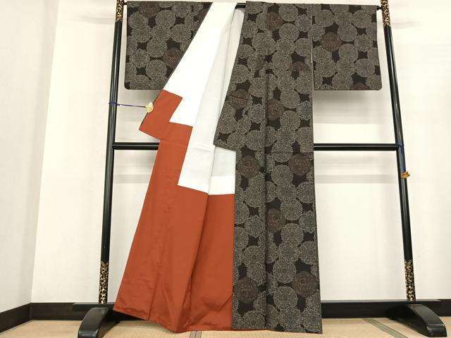 平和屋着物●本場大島紬 カタス9マルキ 泥染め 手織 吉祥花文 黒地 古山絹織物謹製 証紙付き 正絹 逸品 AABF5455fy