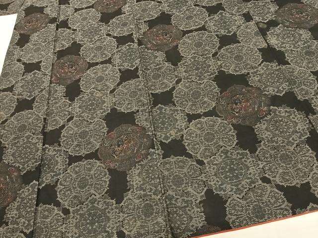 平和屋着物●本場大島紬 カタス9マルキ 泥染め 手織 吉祥花文 黒地 古山絹織物謹製 証紙付き 正絹 逸品 AABF5455fy