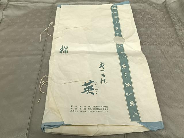 平和屋着物●洗える最高級着物 ＜英＞はなぶさ謹製 色無地 草花地紋 蕎麦切色 たとう紙付き 洗える着物 AABF5529fy