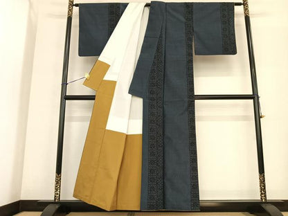 平和屋着物●本場大島紬 薩摩結城 120亀甲 花間道 正絹 逸品 AABF5542fy
