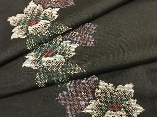 平和屋着物●本場大島紬 カタス9マルキ 草花文 黒地 正絹 逸品 AABF5968fy