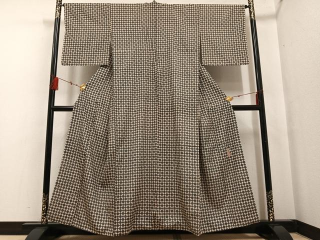 平和屋着物●人間国宝 芹沢圭介一番弟子 下平清人 小紋 紬地 南蛮七宝 正絹 逸品 AABF6094ph
