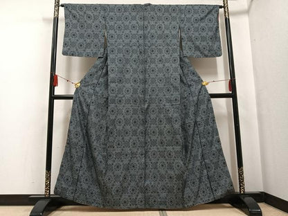平和屋着物●本場大島紬 割込み絣 舞花文 正絹 逸品 AABF6103ph