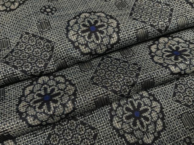 平和屋着物●本場大島紬 割込み絣 舞花文 正絹 逸品 AABF6103ph
