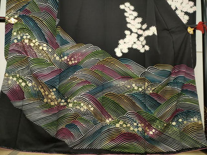平和屋着物●豪華振袖　立波花文　黒地　金彩　正絹　逸品　未使用　AABF6140ck